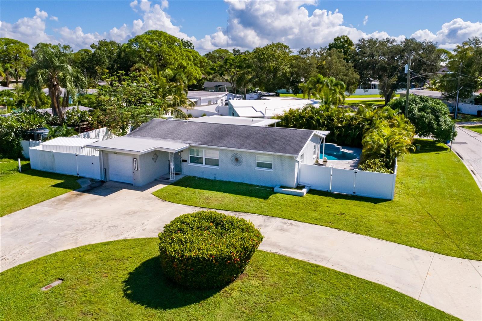 8801 SUNLIT COVE DR NE