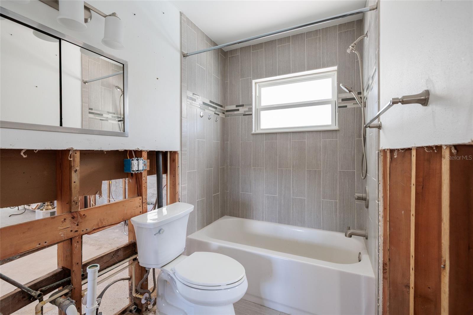 8801 SUNLIT COVE DR NE