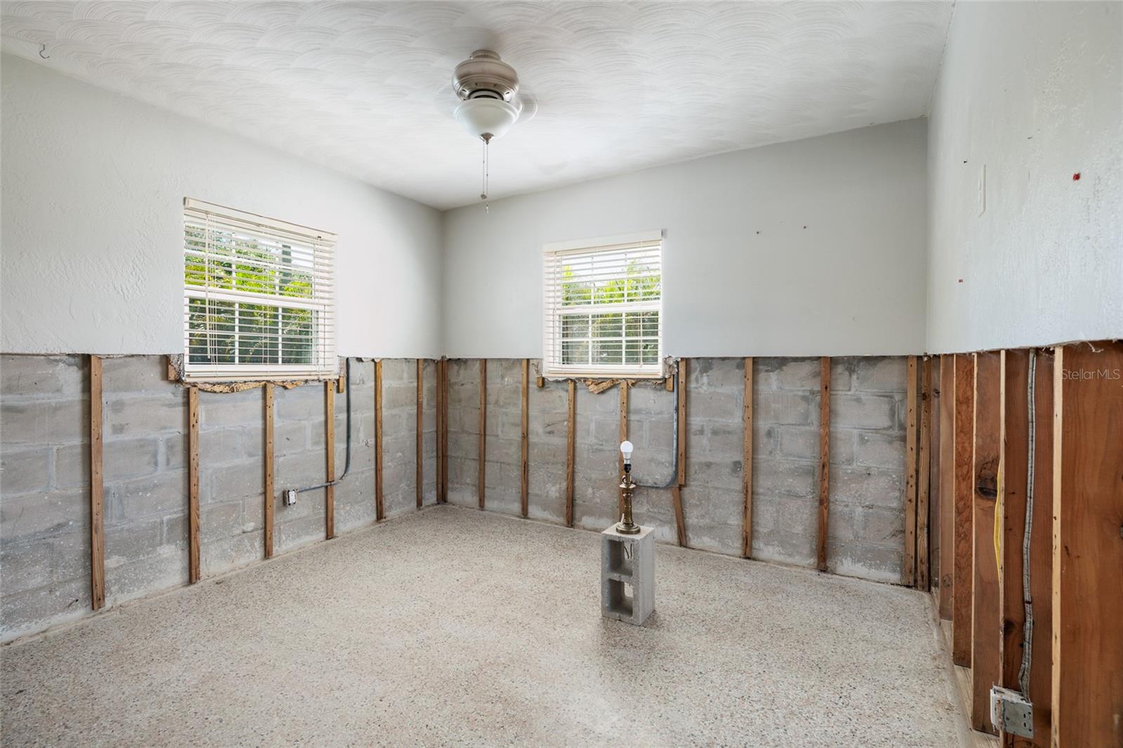 8801 SUNLIT COVE DR NE