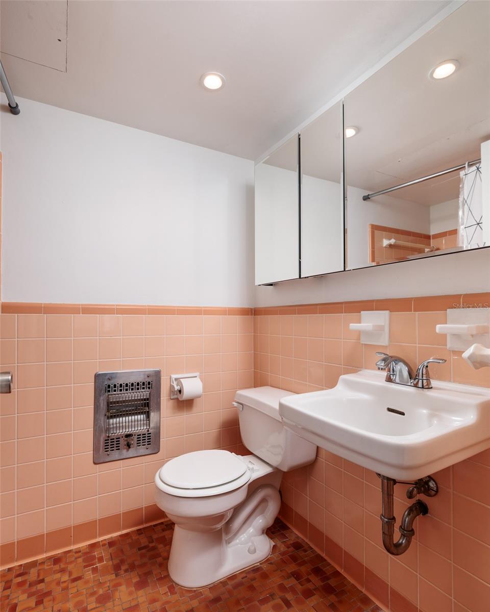 750 BURLINGTON AVE N #5B