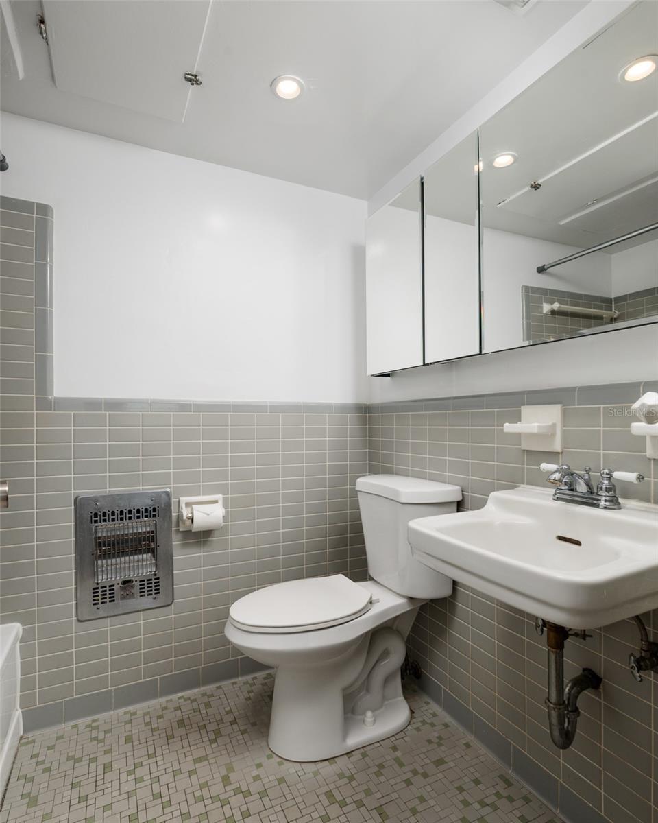 750 BURLINGTON AVE N #5B