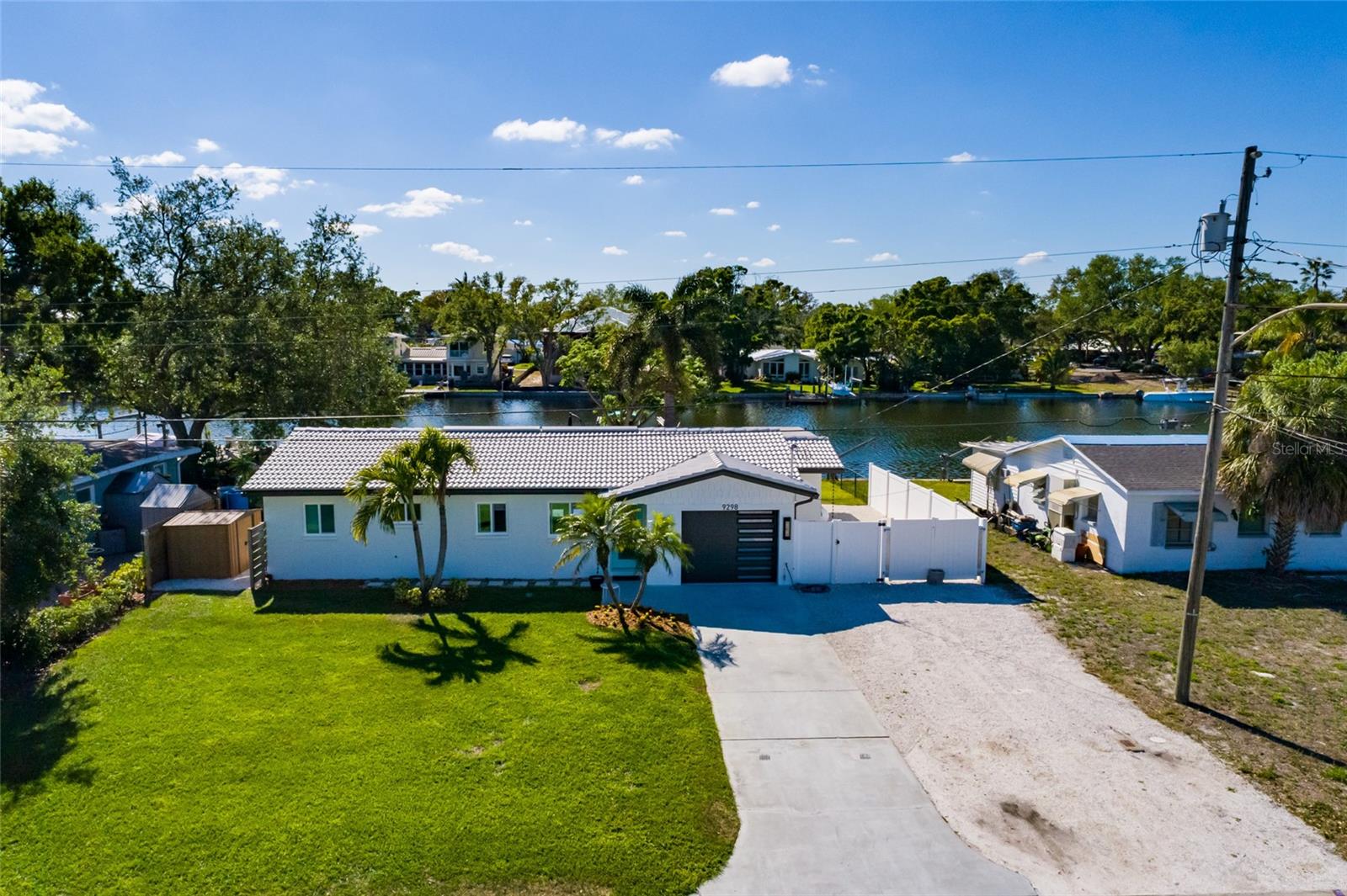 9298 SUN ISLE DR NE