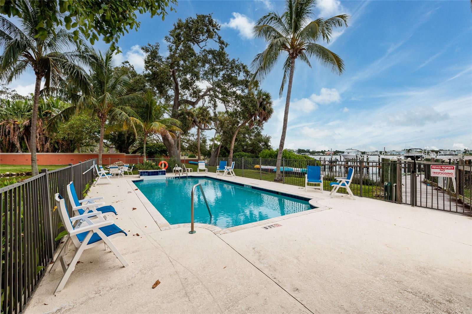 190 BANYAN BAY DR
