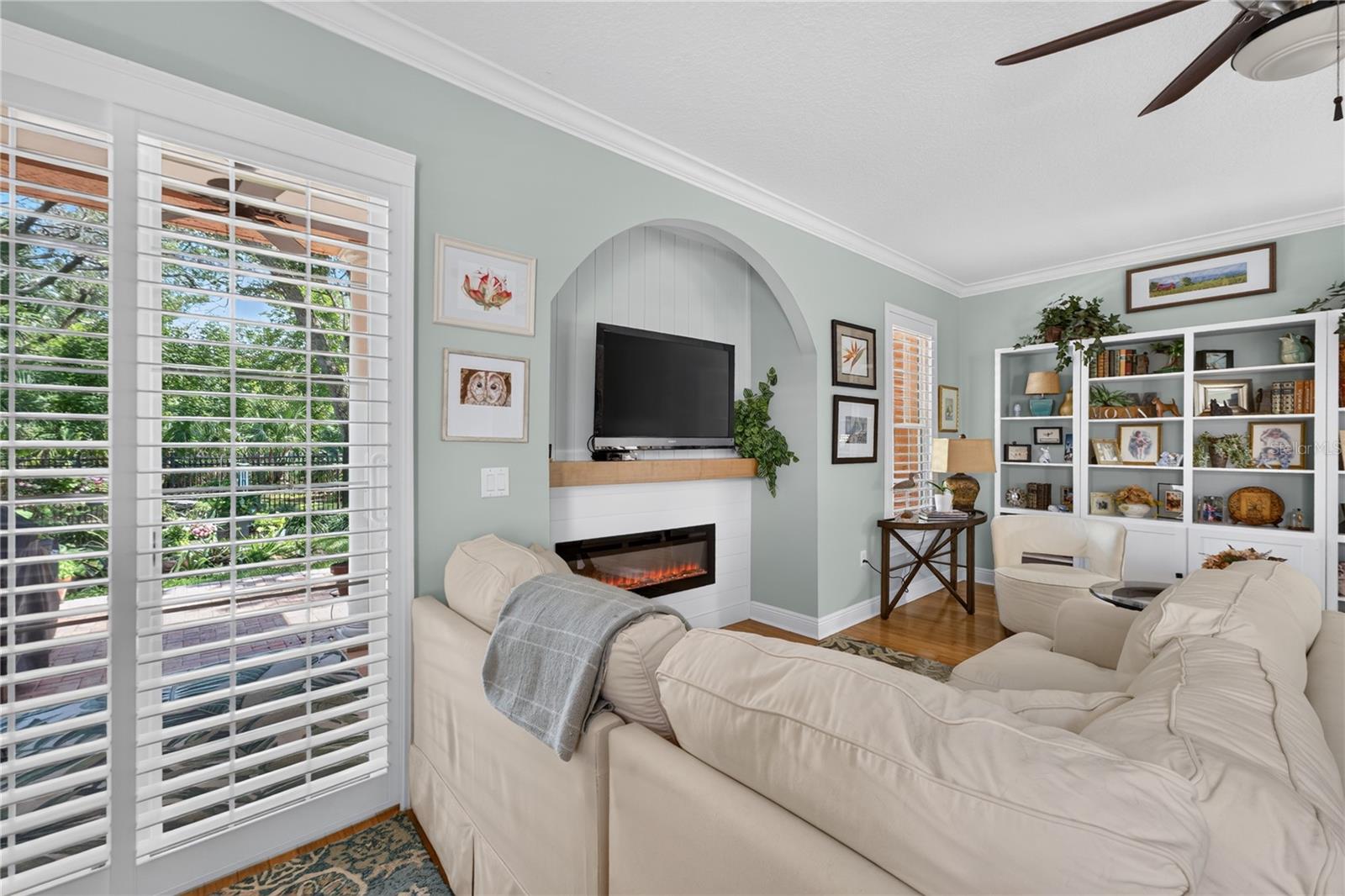 190 BANYAN BAY DR