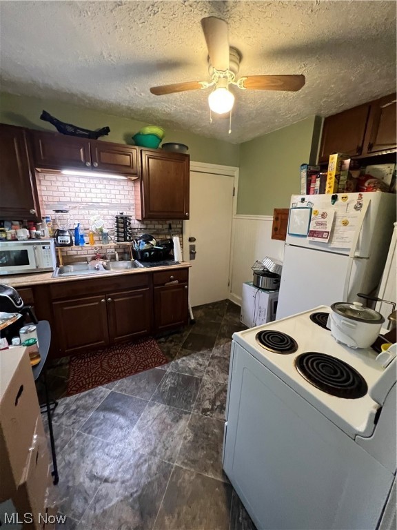 15813 Grovewood Avenue