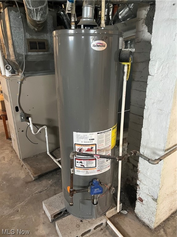 15813 Grovewood Avenue