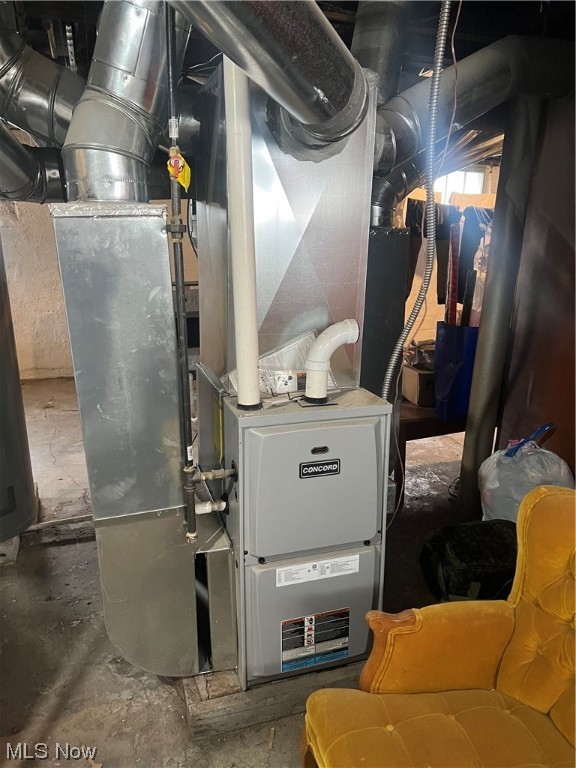 15813 Grovewood Avenue