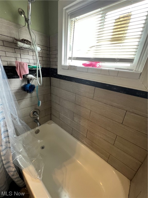 15813 Grovewood Avenue