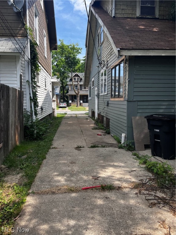 12718 Iroquois Avenue