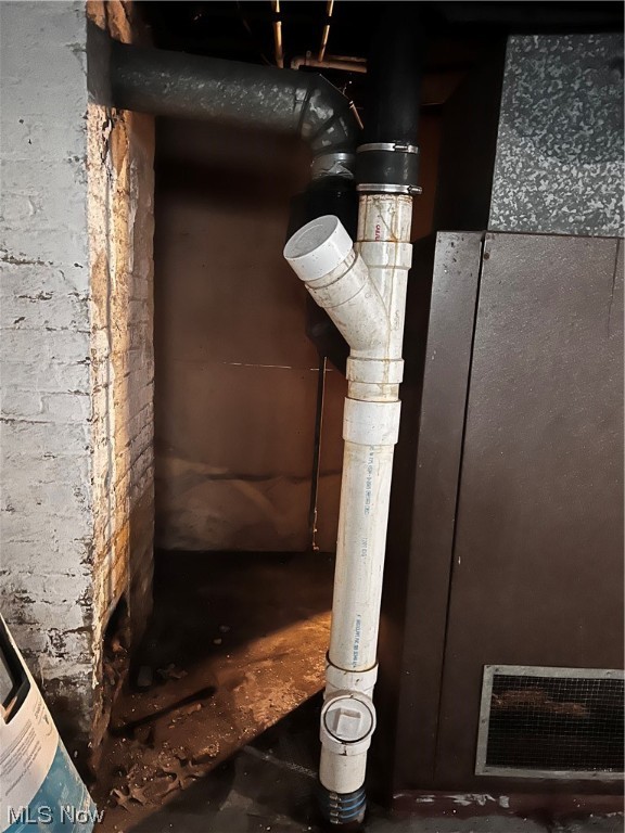 12718 Iroquois Avenue