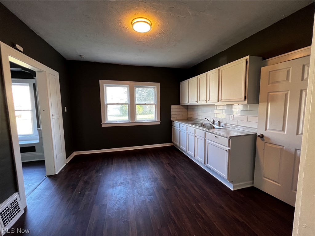 7720 Bancroft Avenue