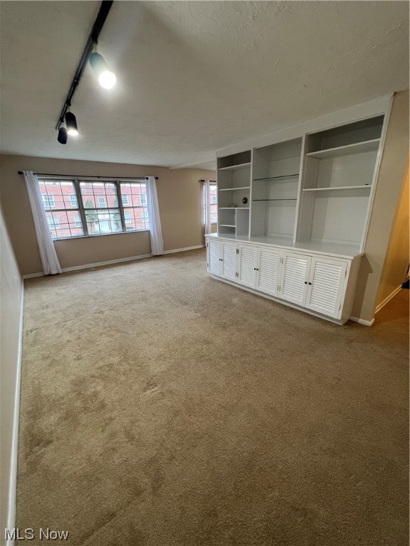 3271 Warrensville Center 14C