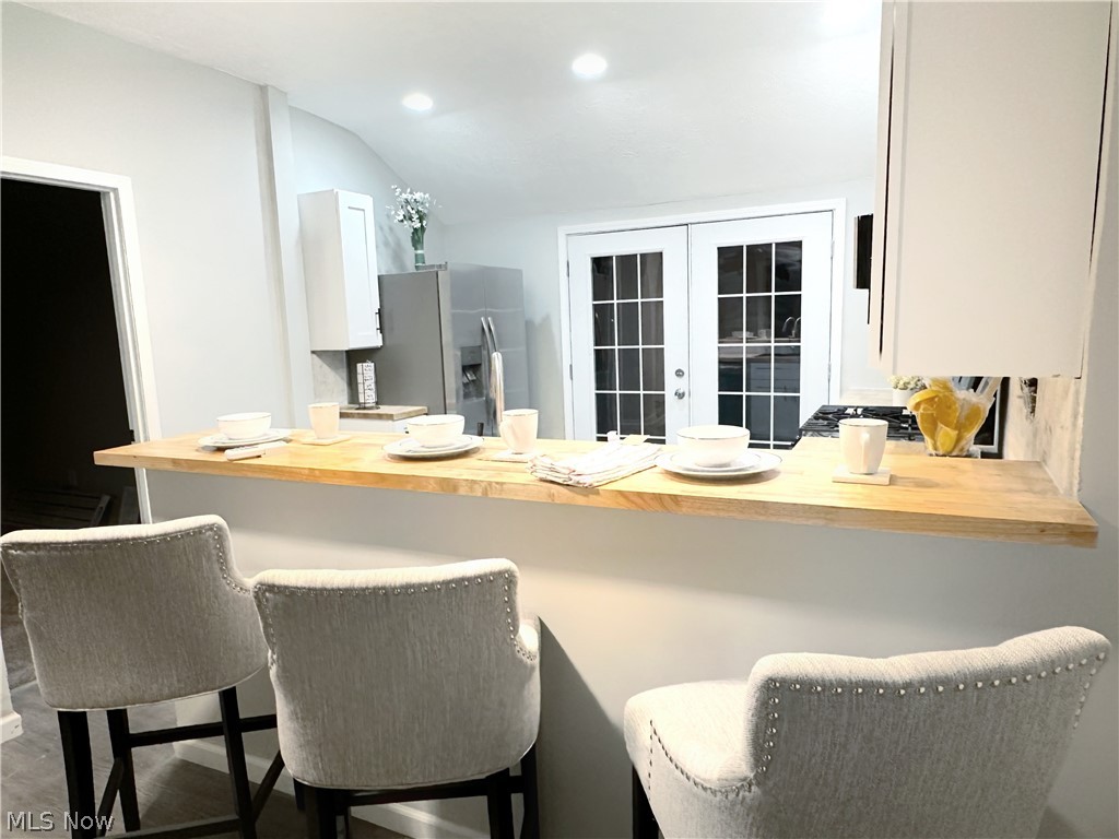 18416 Lake Shore Boulevard