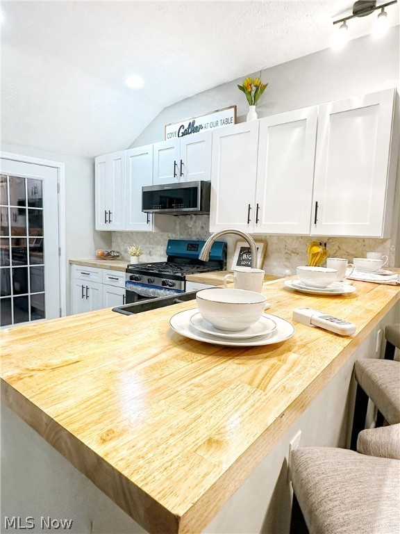 18416 Lake Shore Boulevard