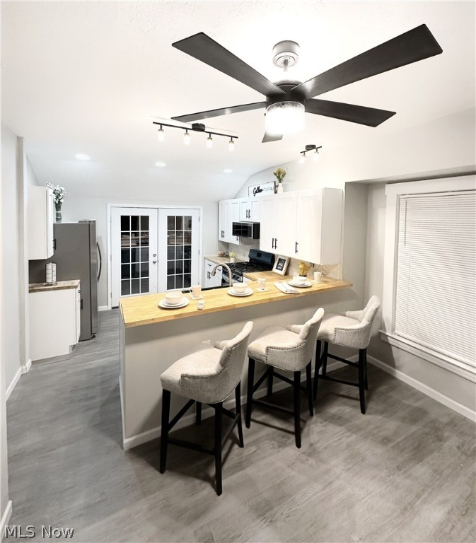 18416 Lake Shore Boulevard