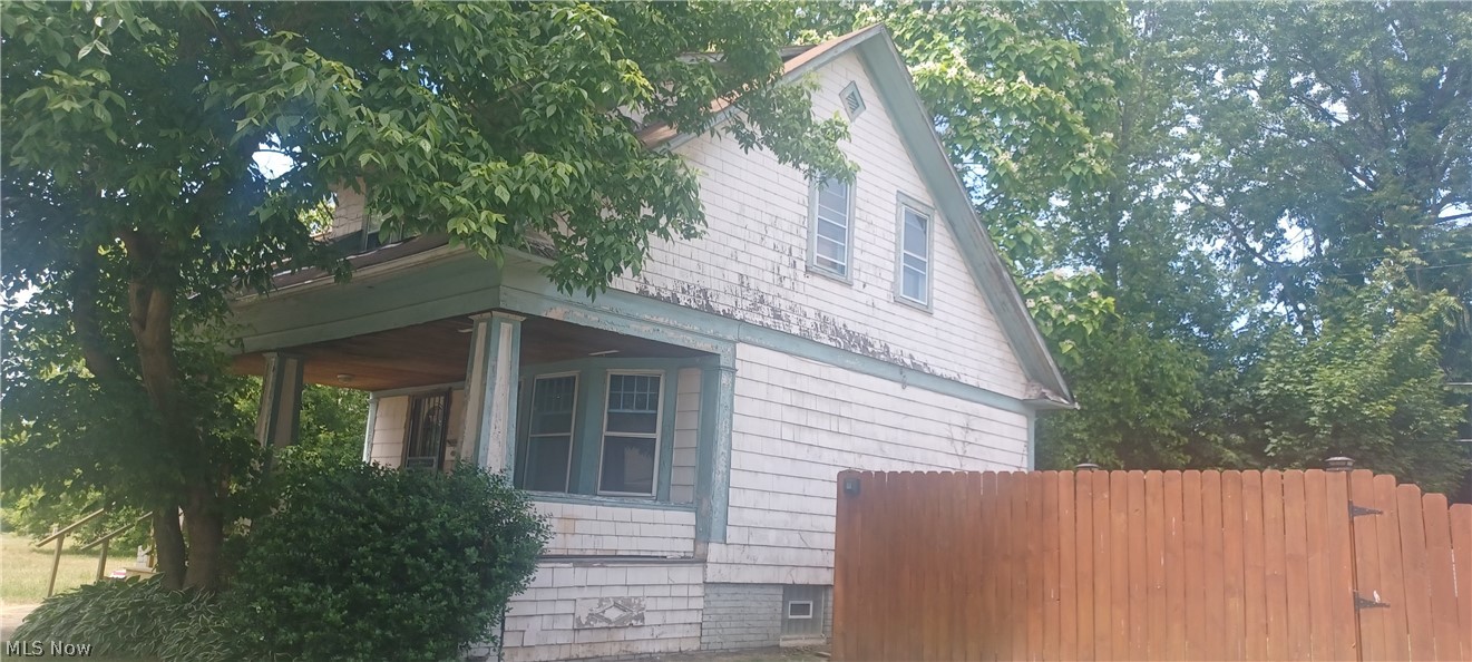 11409 Thornwood Avenue