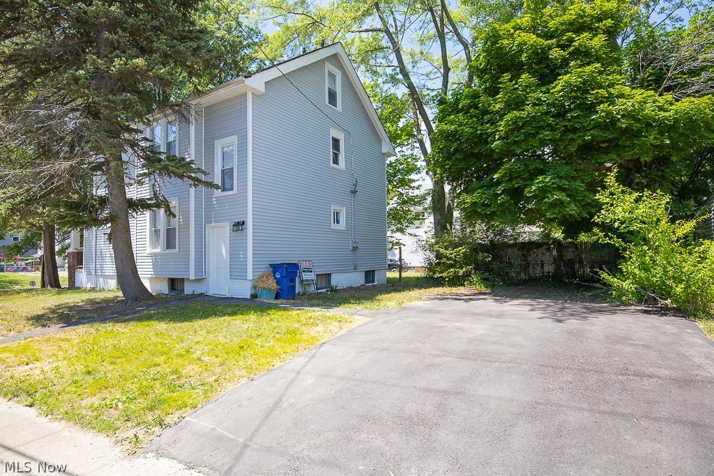 12021 Cromwell Avenue