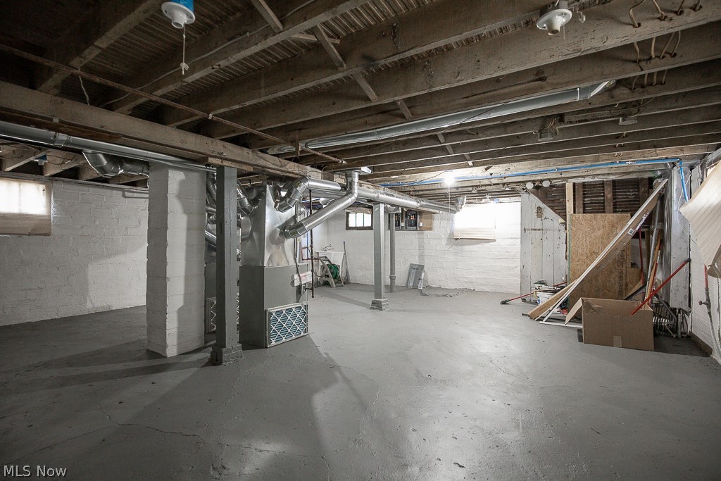 12021 Cromwell Avenue