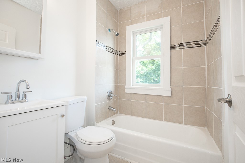 12021 Cromwell Avenue