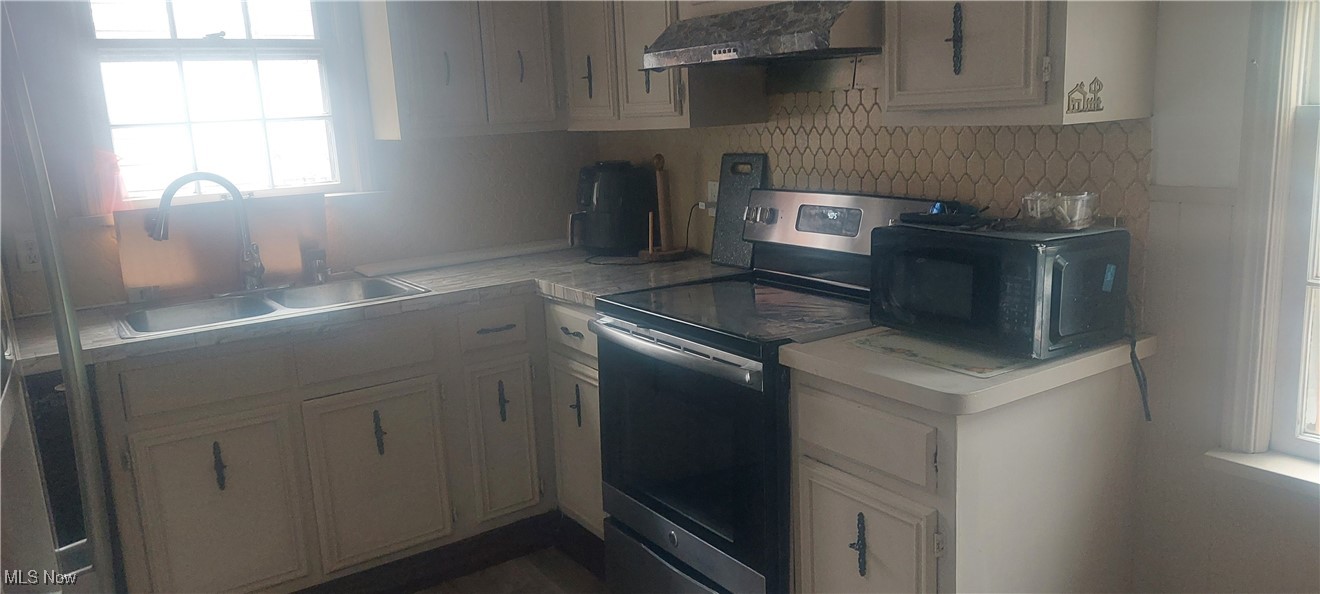 16315 Stockbridge Avenue