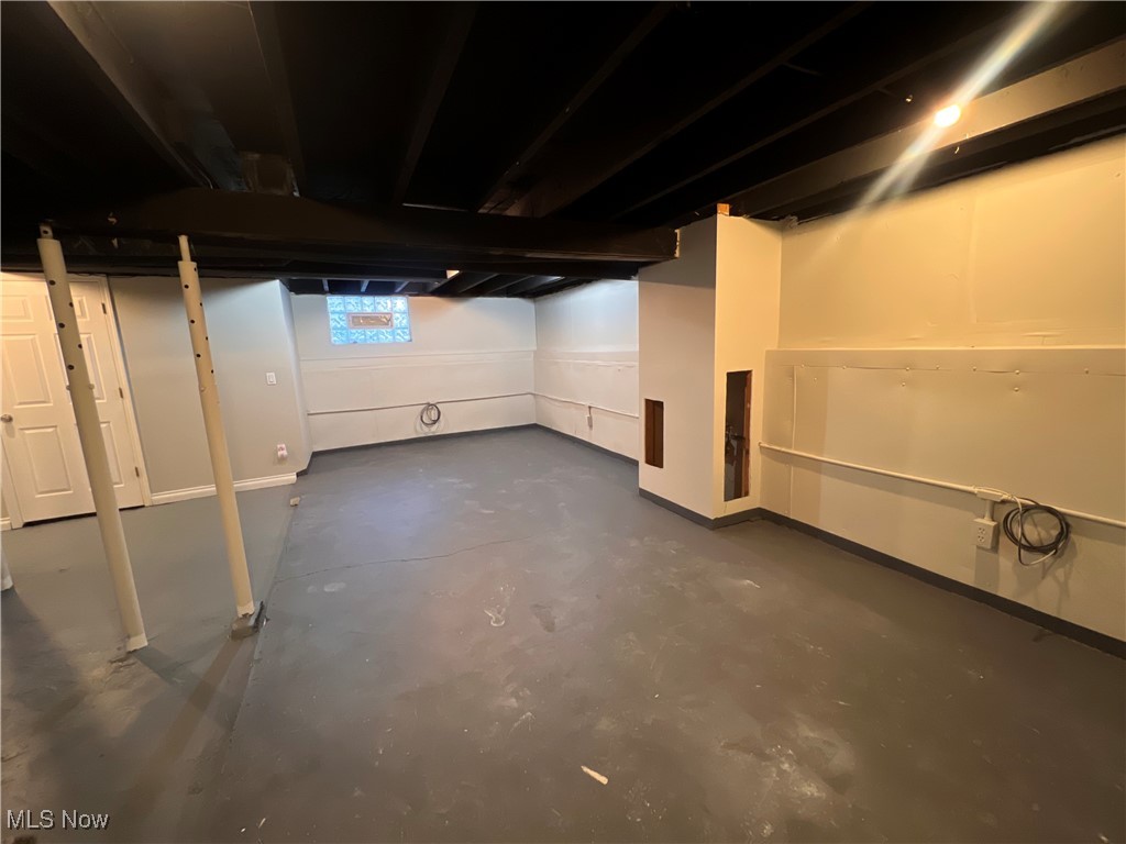 23151 Blackstone Avenue