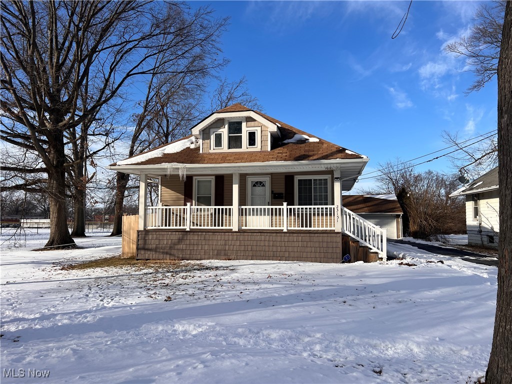 23151 Blackstone Avenue