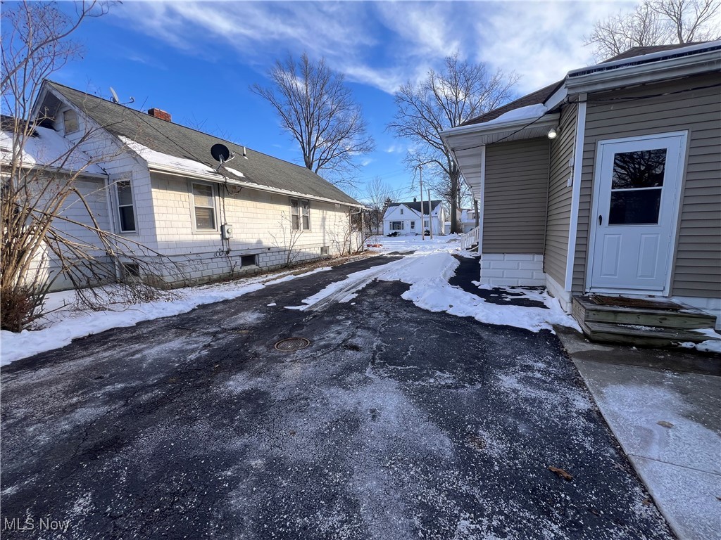 23151 Blackstone Avenue