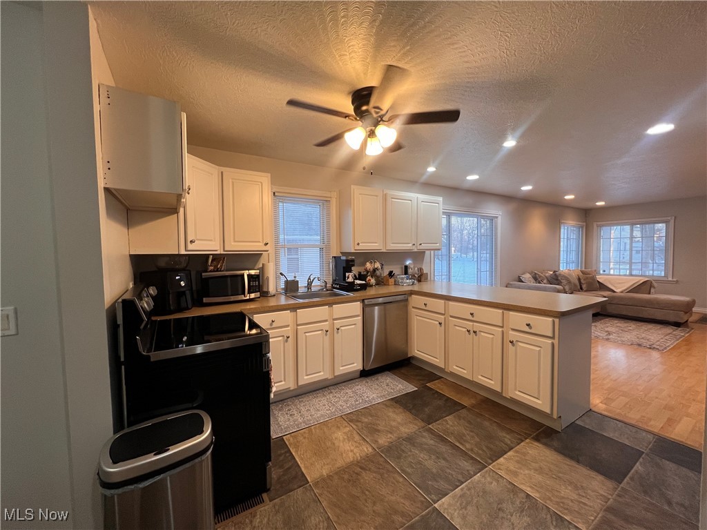 23151 Blackstone Avenue