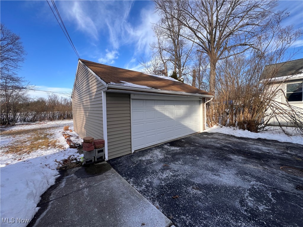 23151 Blackstone Avenue