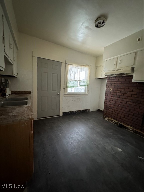 15907 Huntmere Avenue