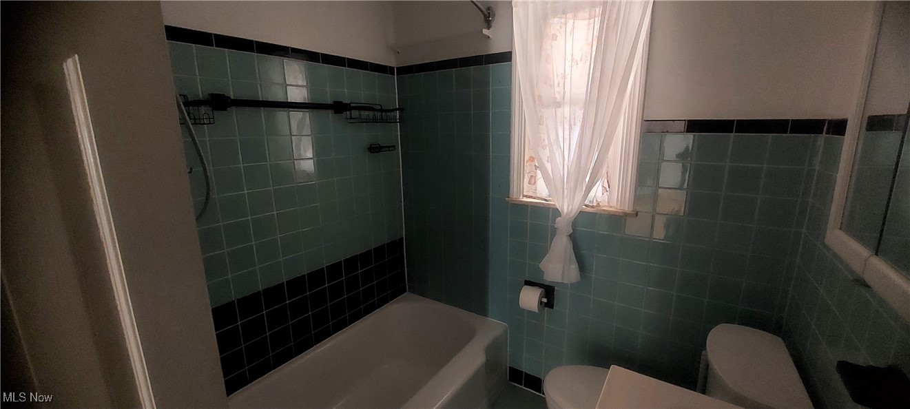 8205 Grand Division Avenue