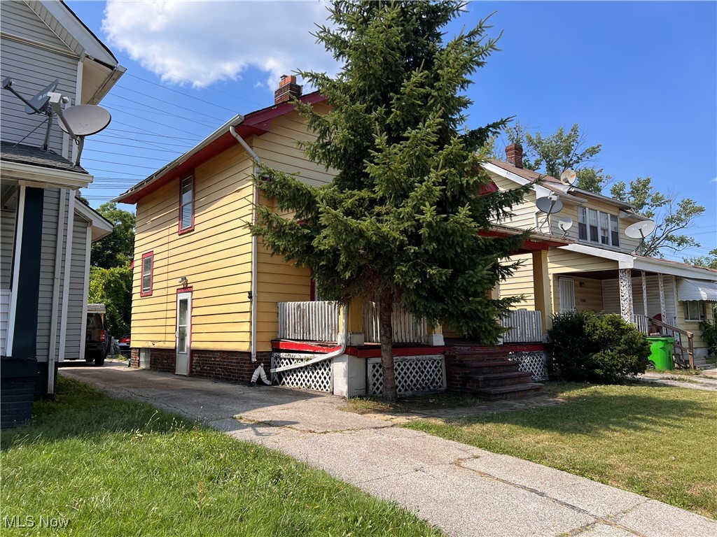 16007 Elderwood Avenue