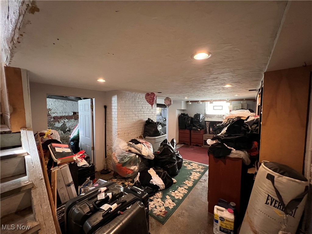 16007 Elderwood Avenue