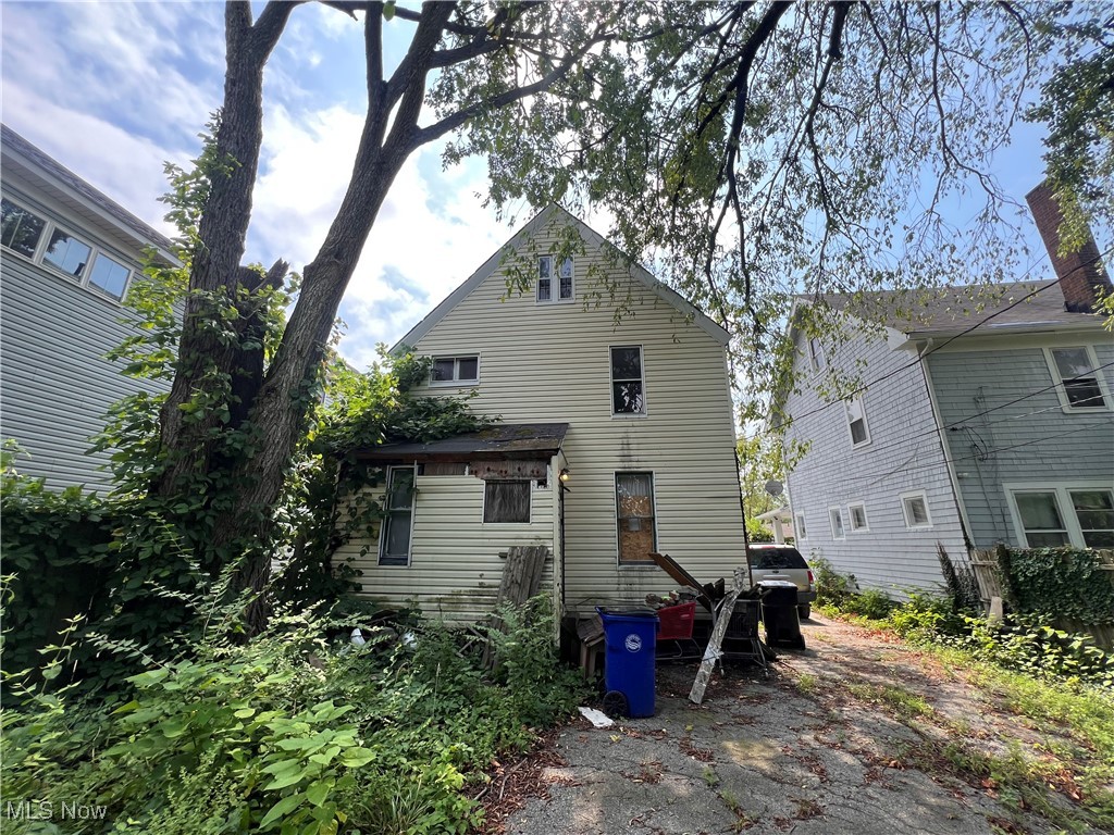 1875 Woodlawn Avenue