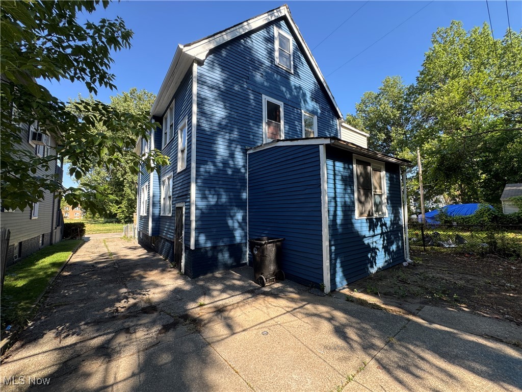 709 E 131st Street
