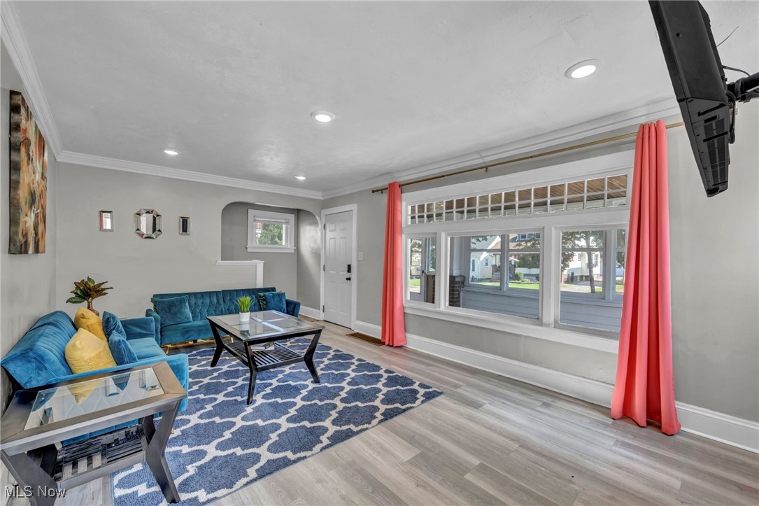 5570 Dalewood Avenue