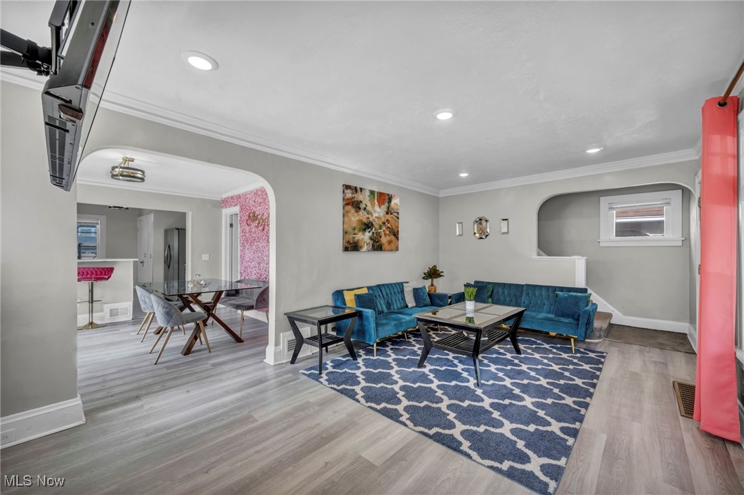 5570 Dalewood Avenue