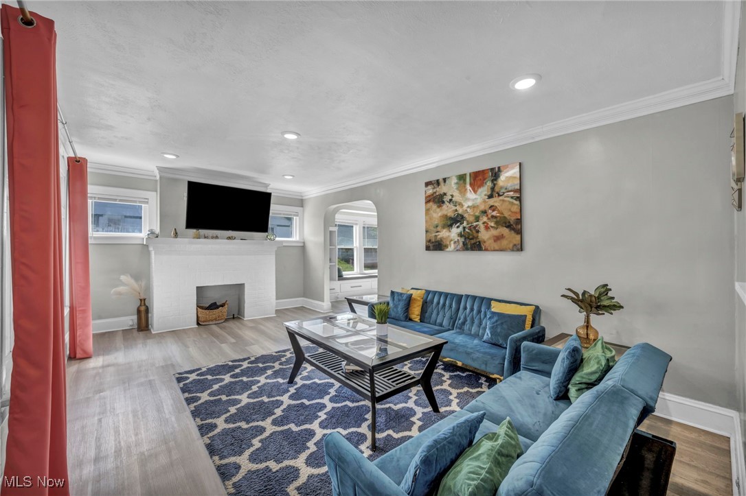 5570 Dalewood Avenue