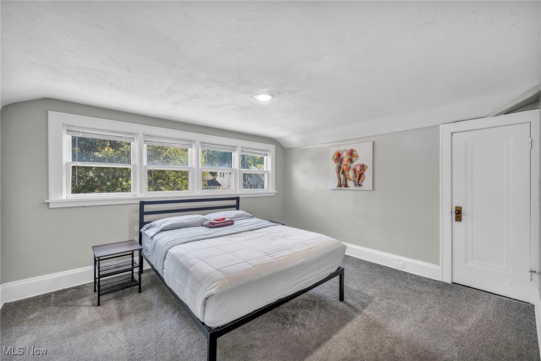 5570 Dalewood Avenue