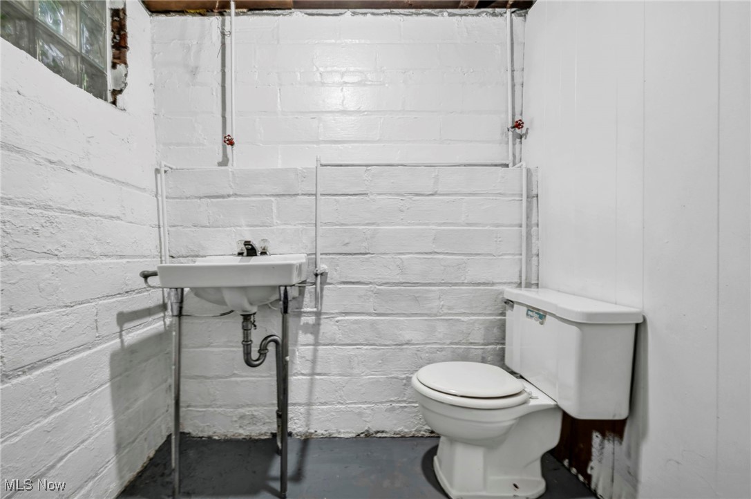 13315 Thornhurst Avenue