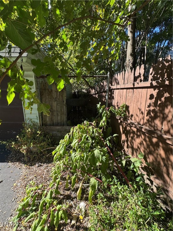 3660 E 76th Street Up