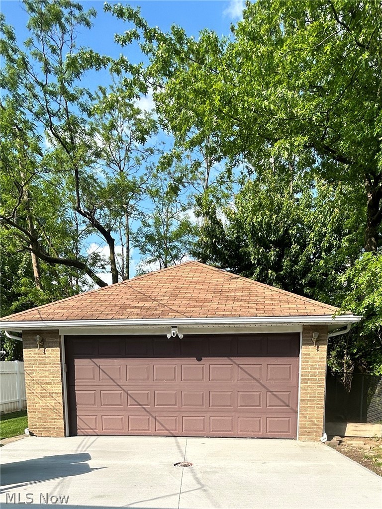 1563 E 196th Street