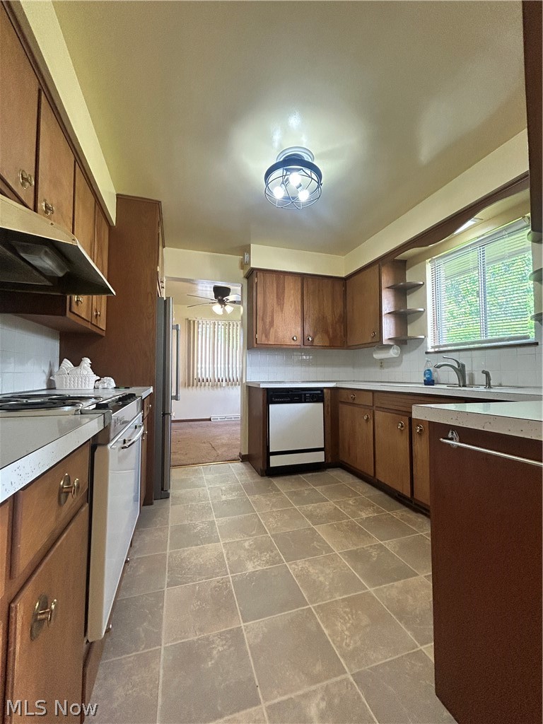 1563 E 196th Street