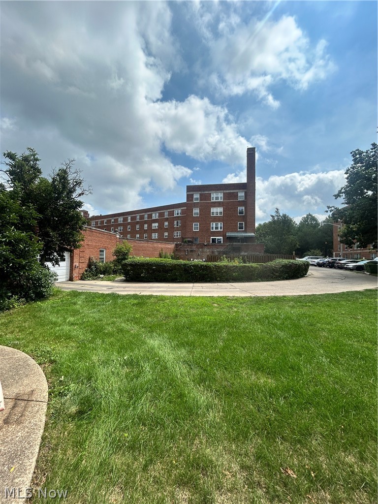 13800 Fairhill Road 318