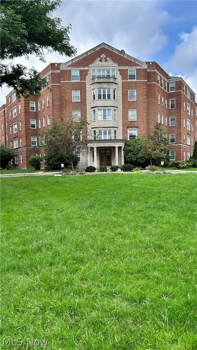 13800 Fairhill Road 318