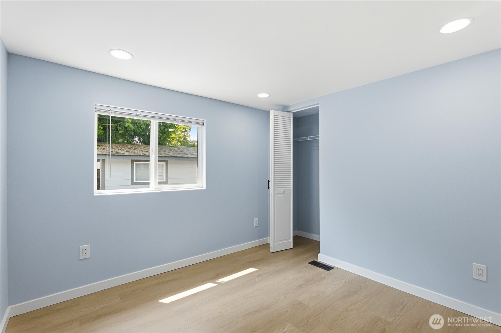 15722 52nd Street E Unit: 11