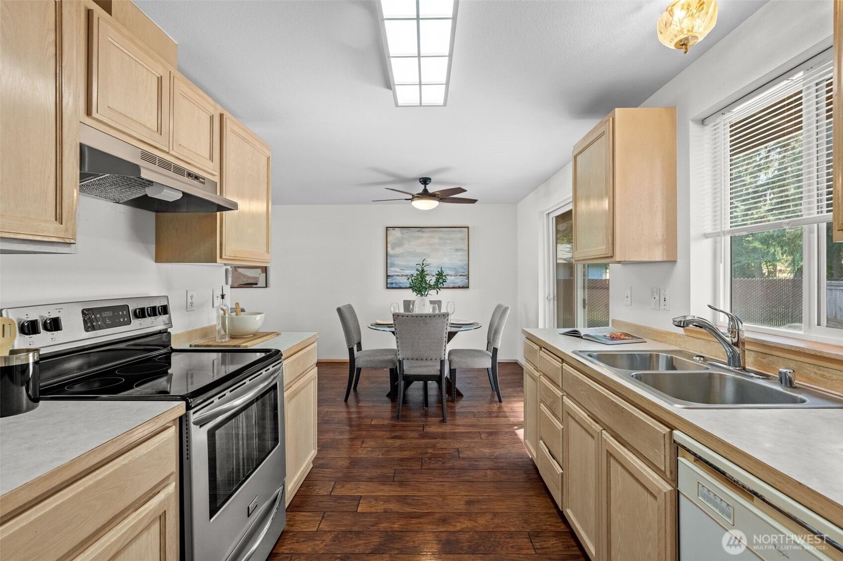 16015 10th Avenue E