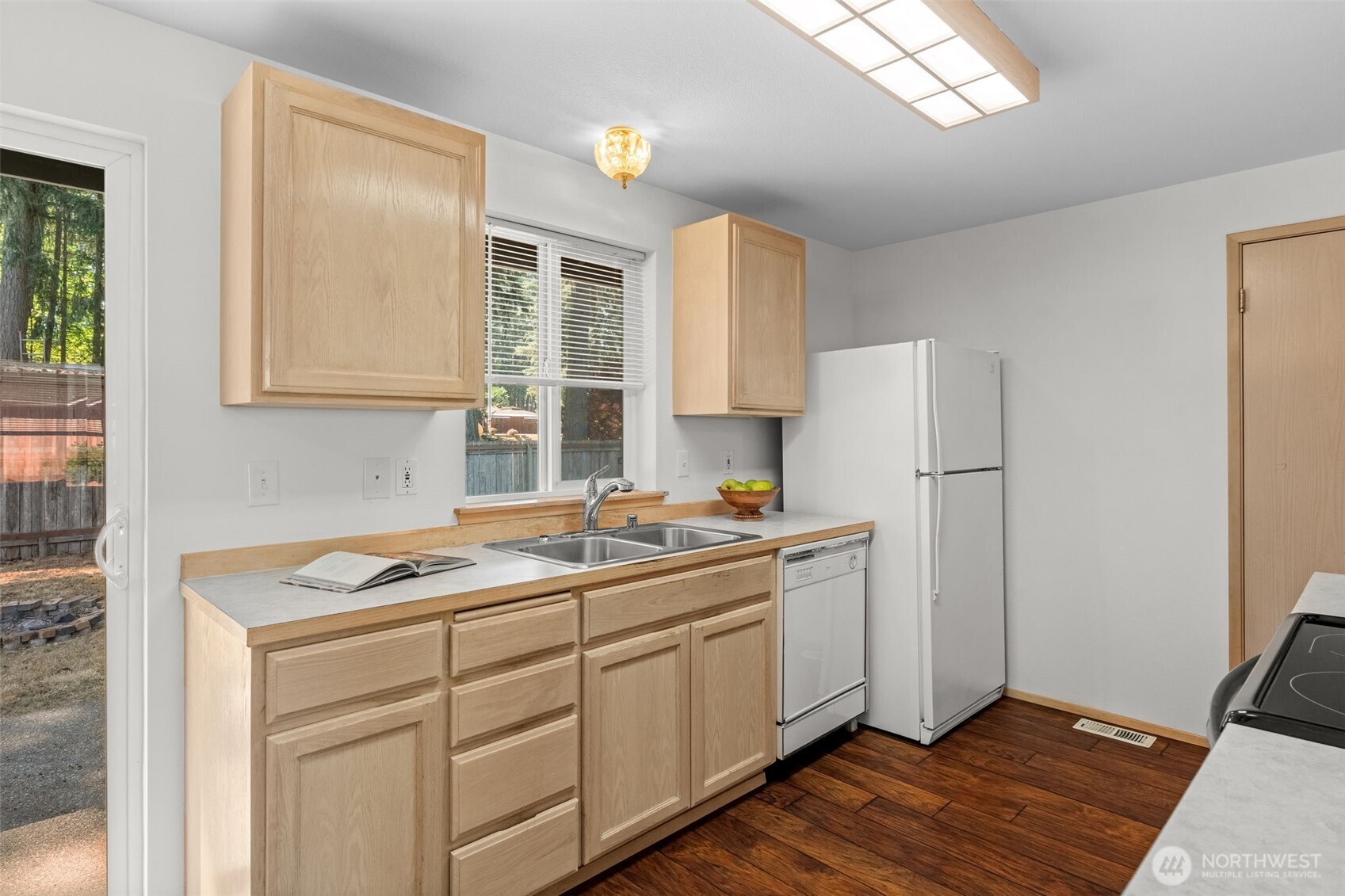 16015 10th Avenue E