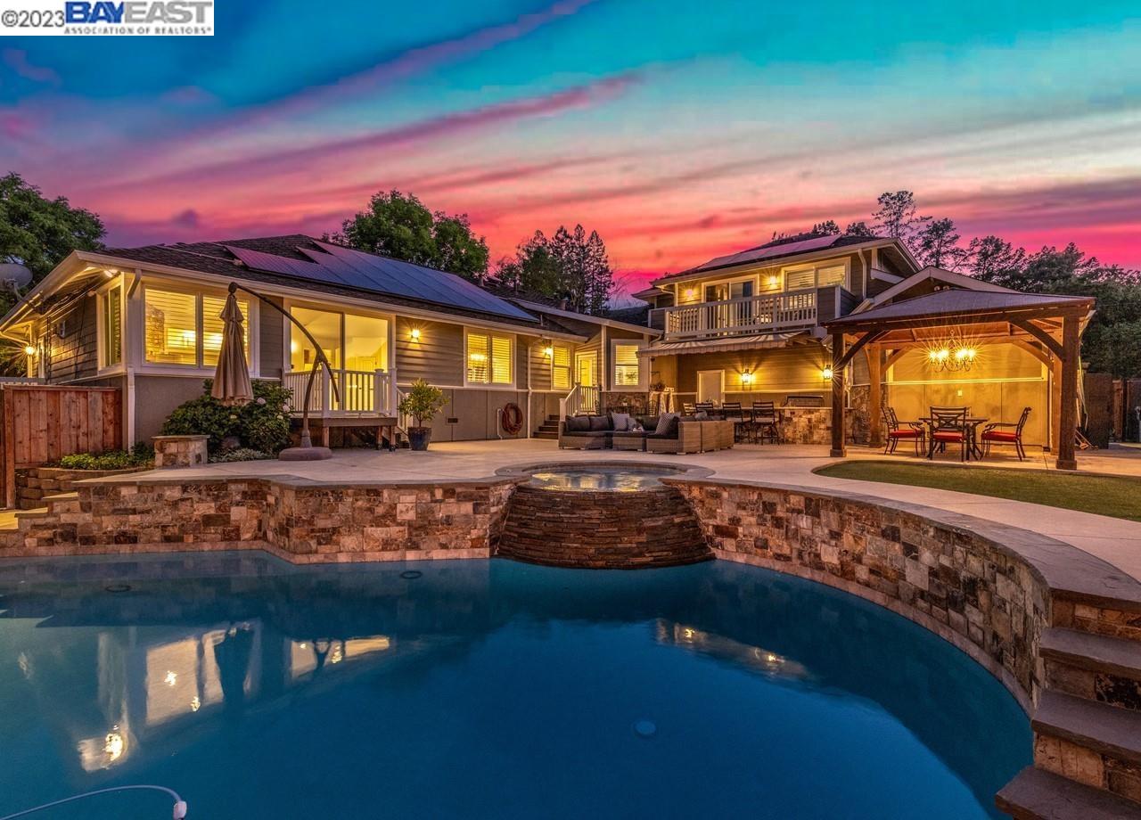 156 Town And Country Dr