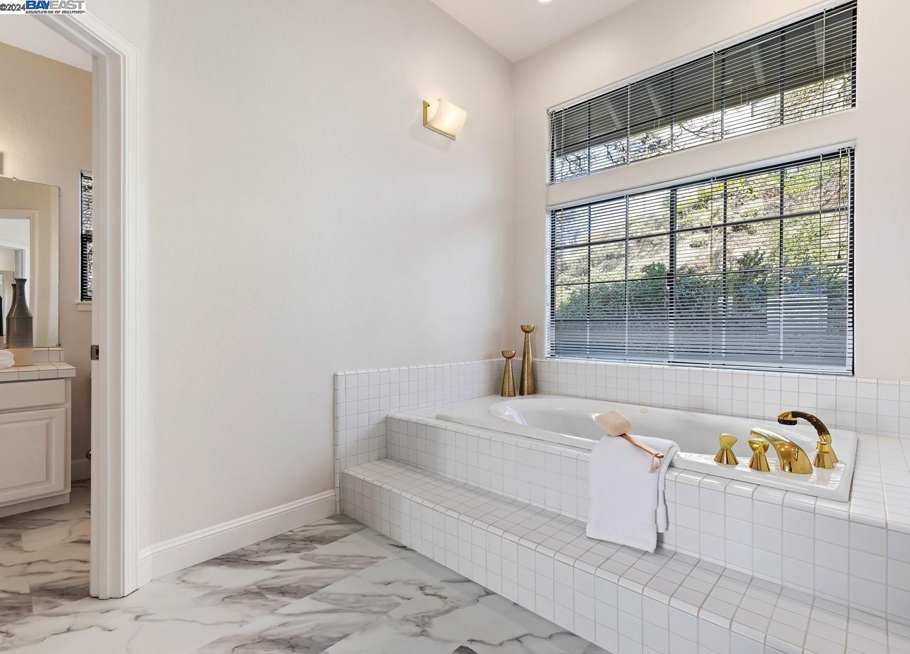 528 Oakshire Pl